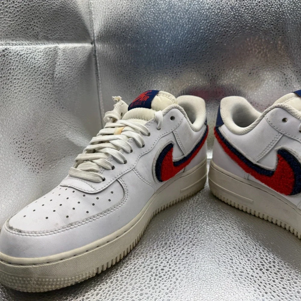 Size 9 Nike Air Force 1 '07 LV8 Chenille Swoosh White‎ Mens Sneakers 823511-106